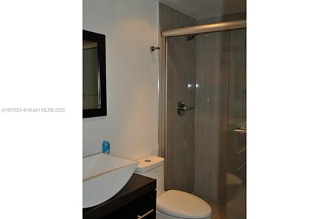 Condominio en alquiler en Hollywood, Florida, 2 dormitorios, 114.83 m2 № 1980848 - foto 11