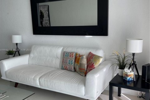 Condominio en alquiler en Hollywood, Florida, 2 dormitorios, 114.83 m2 № 1980848 - foto 6