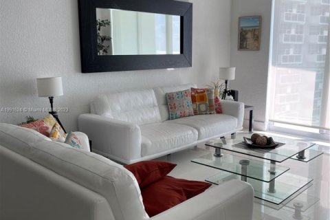 Condominio en alquiler en Hollywood, Florida, 2 dormitorios, 114.83 m2 № 1980848 - foto 5