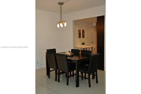 Condominio en alquiler en Hollywood, Florida, 2 dormitorios, 114.83 m2 № 1980848 - foto 7