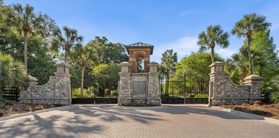 Land in Gainesville, Florida № 1636099
