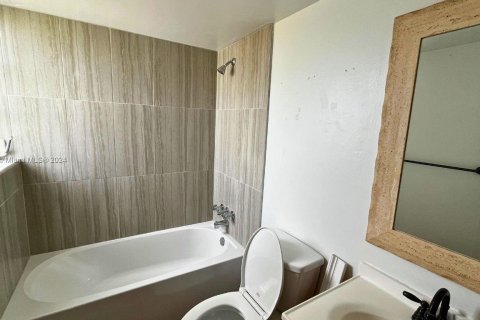 Купить кондоминиум в Холливуд, Флорида 1 спальня, 78.97м2, № 1764426 - фото 2