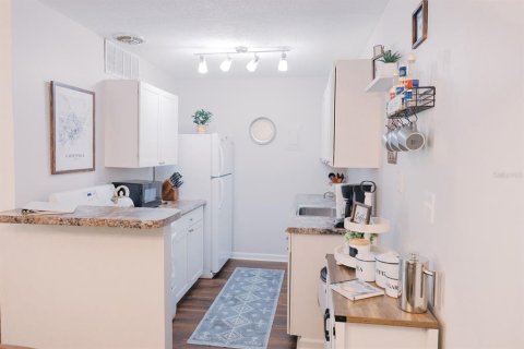 Condo in Gainesville, Florida, 1 bedroom  № 2143268 - photo 8