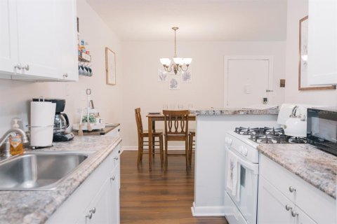 Condo in Gainesville, Florida, 1 bedroom  № 2143268 - photo 11