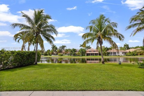 House in Weston, Florida 5 bedrooms, 259.94 sq.m. № 1935395 - photo 20