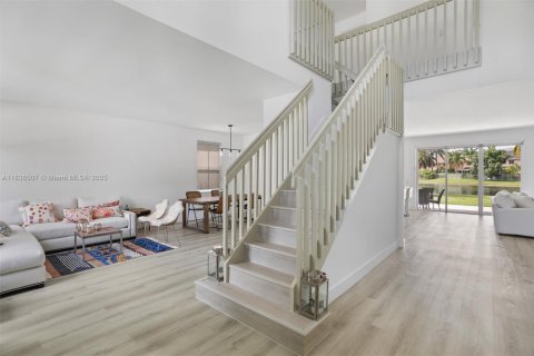 House in Weston, Florida 5 bedrooms, 259.94 sq.m. № 1935395 - photo 11