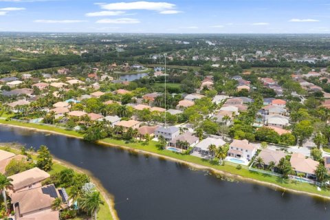 House in Weston, Florida 5 bedrooms, 259.94 sq.m. № 1935395 - photo 26