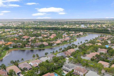 House in Weston, Florida 5 bedrooms, 259.94 sq.m. № 1935395 - photo 27