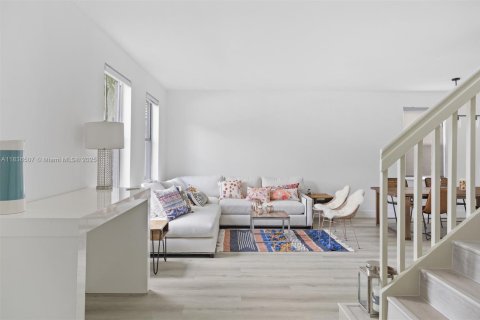 House in Weston, Florida 5 bedrooms, 259.94 sq.m. № 1935395 - photo 10