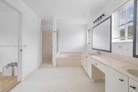 House in Weston, Florida 5 bedrooms, 259.94 sq.m. № 1935395 - photo 13