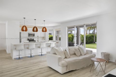 House in Weston, Florida 5 bedrooms, 259.94 sq.m. № 1935395 - photo 8