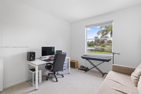 House in Weston, Florida 5 bedrooms, 259.94 sq.m. № 1935395 - photo 14