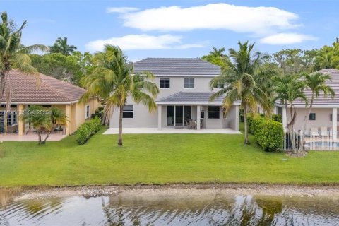 House in Weston, Florida 5 bedrooms, 259.94 sq.m. № 1935395 - photo 22