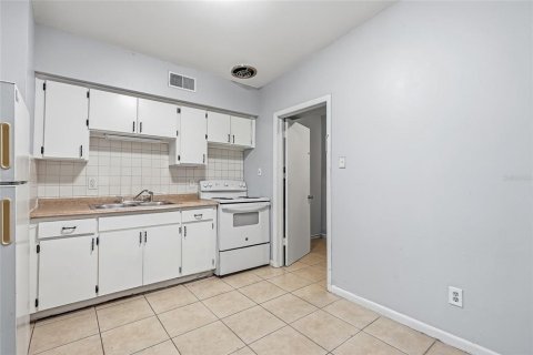 Commercial property in Tampa, Florida 145.95 sq.m. № 2393982 - photo 12