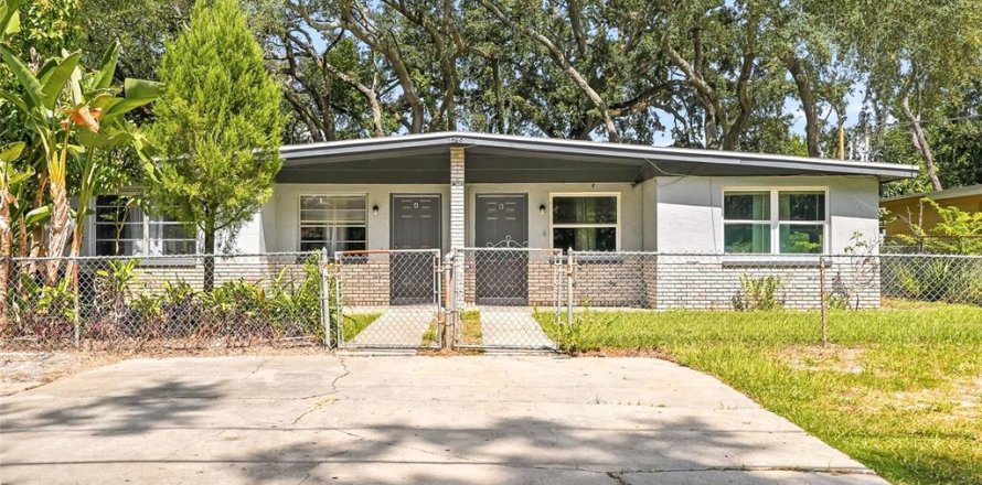 Commercial property in Tampa, Florida 145.95 sq.m. № 2393982