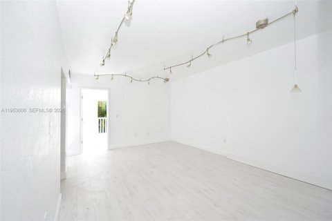 Copropriété à vendre à Miami Beach, Floride: 1 chambre, 48.31 m2 № 2010874 - photo 10