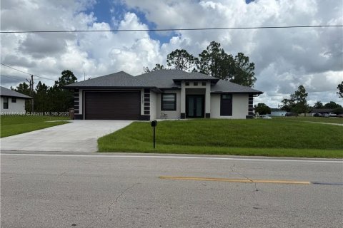 Casa en venta en Lehigh Acres, Florida, 3 dormitorios № 1940888 - foto 1