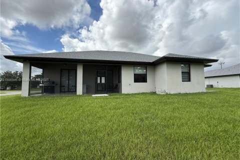 Casa en venta en Lehigh Acres, Florida, 3 dormitorios № 1940888 - foto 2