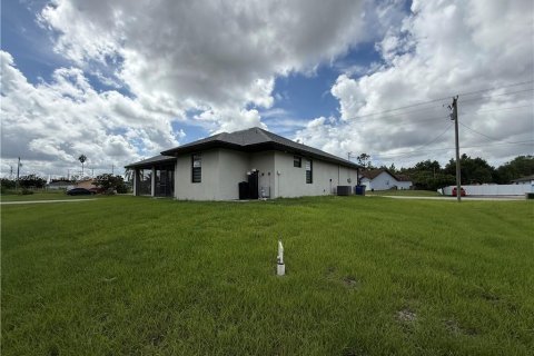 Casa en venta en Lehigh Acres, Florida, 3 dormitorios № 1940888 - foto 3