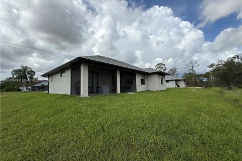 Casa en venta en Lehigh Acres, Florida, 3 dormitorios № 1940888 - foto 4