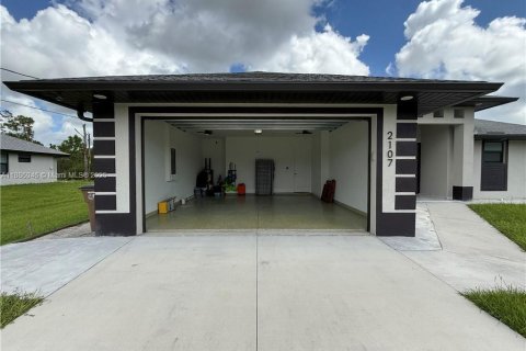 Casa en venta en Lehigh Acres, Florida, 3 dormitorios № 1940888 - foto 5