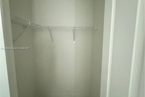 Casa en venta en Lehigh Acres, Florida, 3 dormitorios № 1940888 - foto 13