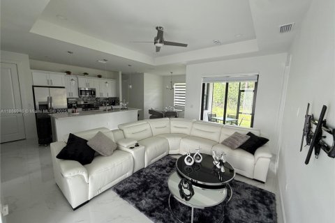 Casa en venta en Lehigh Acres, Florida, 3 dormitorios № 1940888 - foto 28