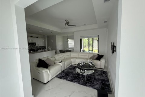 Casa en venta en Lehigh Acres, Florida, 3 dormitorios № 1940888 - foto 29