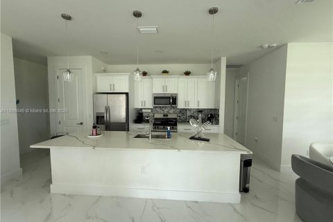 Casa en venta en Lehigh Acres, Florida, 3 dormitorios № 1940888 - foto 10