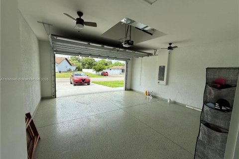 Casa en venta en Lehigh Acres, Florida, 3 dormitorios № 1940888 - foto 7