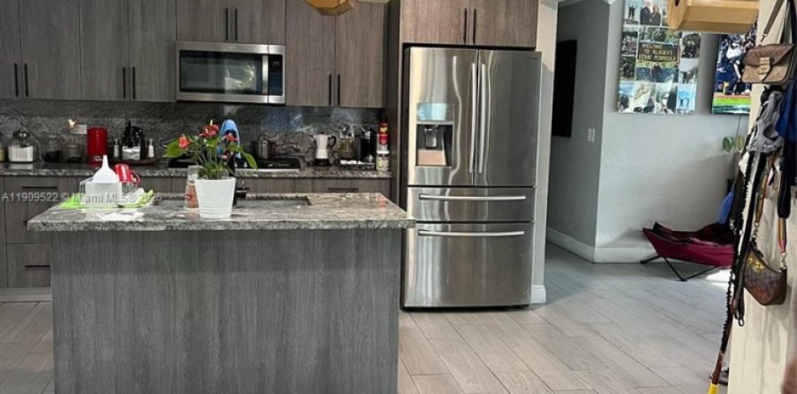 Casa en Miramar, Florida 4 dormitorios, 186.08 m2 № 2019311