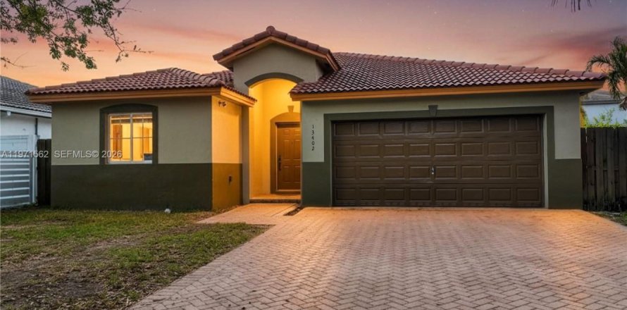 Дом в Хомстед, Флорида 3 спальни, 148.64м2 № 2048098