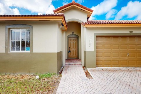 Купить виллу или дом в Хомстед, Флорида 3 спальни, 148.64м2, № 2048098 - фото 4