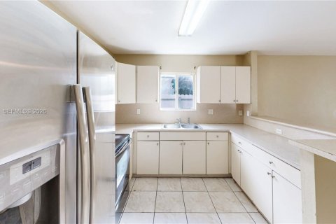 Купить виллу или дом в Хомстед, Флорида 3 спальни, 148.64м2, № 2048098 - фото 23