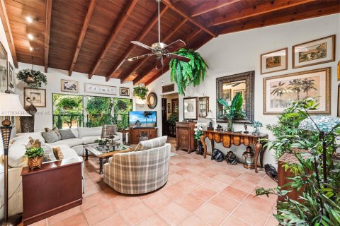 House in Coral Gables, Florida 2 bedrooms, 167.32 sq.m. № 1707960 - photo 21