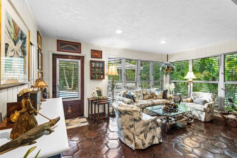 House in Coral Gables, Florida 2 bedrooms, 167.32 sq.m. № 1707960 - photo 18
