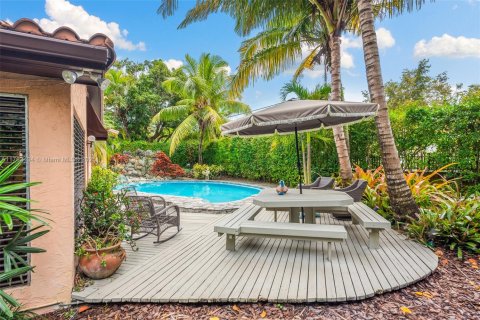 House in Coral Gables, Florida 2 bedrooms, 167.32 sq.m. № 1707960 - photo 26