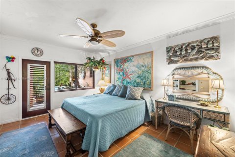 House in Coral Gables, Florida 2 bedrooms, 167.32 sq.m. № 1707960 - photo 16