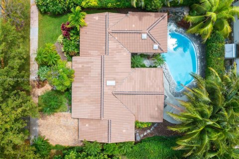 House in Coral Gables, Florida 2 bedrooms, 167.32 sq.m. № 1707960 - photo 28
