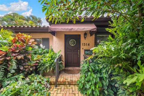 House in Coral Gables, Florida 2 bedrooms, 167.32 sq.m. № 1707960 - photo 4