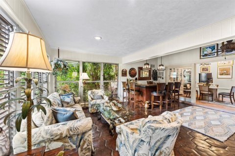 House in Coral Gables, Florida 2 bedrooms, 167.32 sq.m. № 1707960 - photo 19