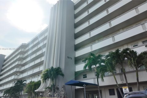 Condo in Miami, Florida, 1 bedroom № 1994049 - photo 3