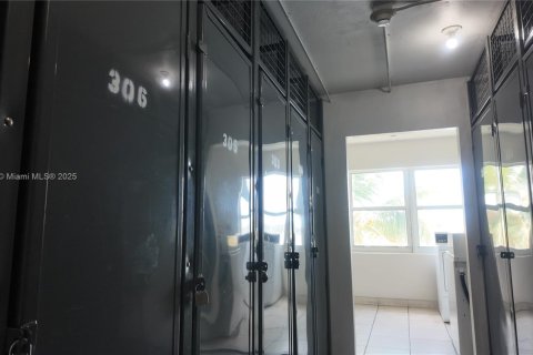 Condo in Miami, Florida, 1 bedroom № 1994049 - photo 14