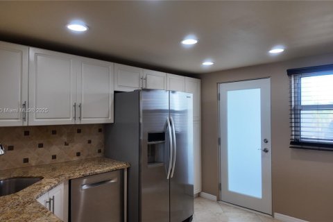 Condo in Miami, Florida, 1 bedroom № 1994049 - photo 21