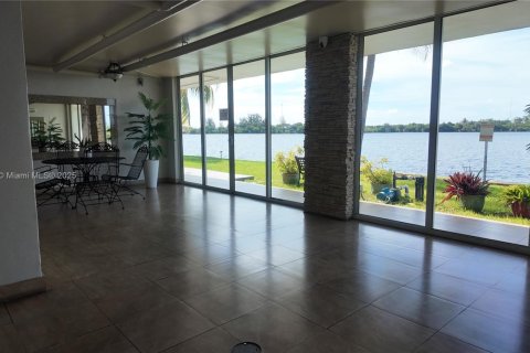 Condo in Miami, Florida, 1 bedroom № 1994049 - photo 7