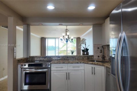 Condo in Miami, Florida, 1 bedroom № 1994049 - photo 22