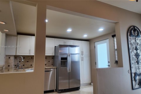 Condo in Miami, Florida, 1 bedroom № 1994049 - photo 23