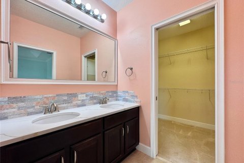 Townhouse in Windermere, Florida 4 bedrooms, 170.38 sq.m. № 1833327 - photo 30
