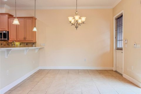 Townhouse in Windermere, Florida 4 bedrooms, 170.38 sq.m. № 1833327 - photo 9
