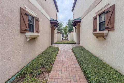 Townhouse in Windermere, Florida 4 bedrooms, 170.38 sq.m. № 1833327 - photo 3